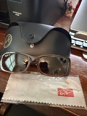 Ray-Ban RB4067 642/157 polarized sunglasses Brown tortoise Frame with logo case